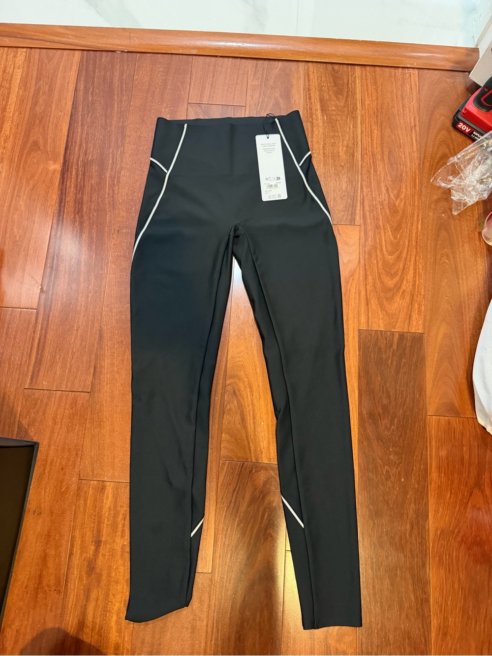 ALO Yoga Black Leggings with White Contrast Trim